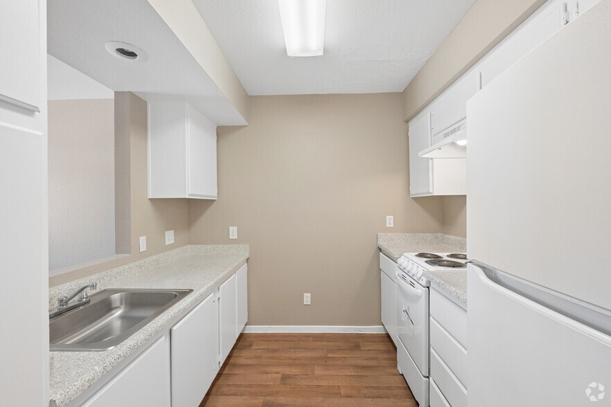 1BR, 1BA - 515SF - Kitchen - Don Dawson