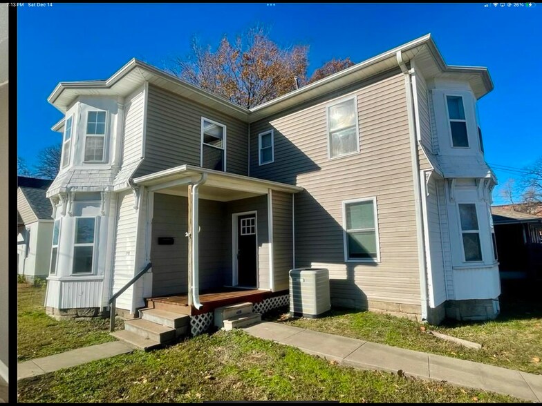 Primary Photo - 323 Jackson St