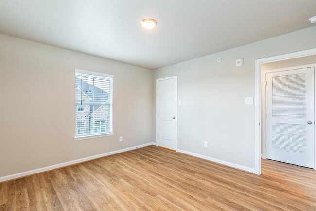 Building Photo - 211 Park Place Cir