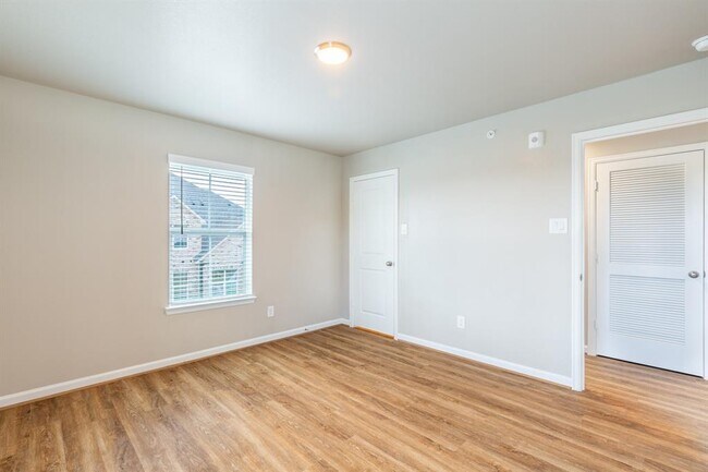 Building Photo - 231 Park Place Cir