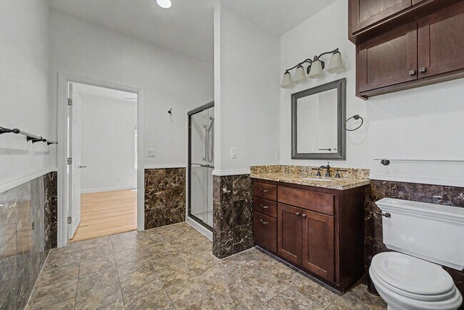 Building Photo - 3 bedroom 2 Bath Home MUST SEE
