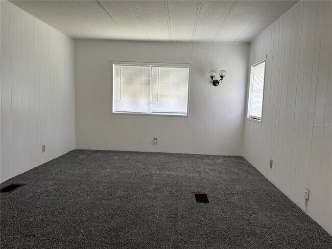 Building Photo - 3221 SE 39th Ave