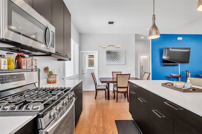 Building Photo - 5021 Nichols St