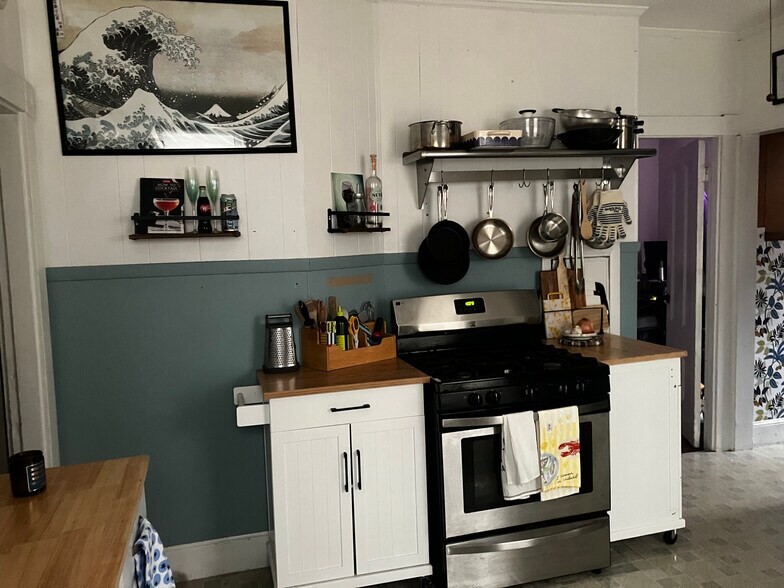 Primary Photo - 377 Highland Ave