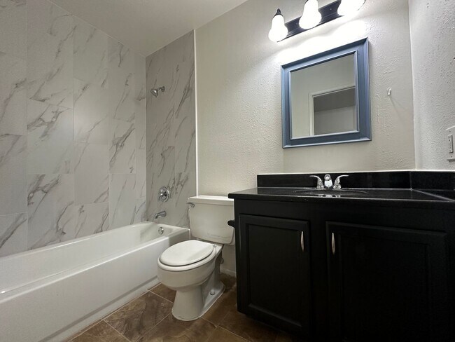 Building Photo - Move-In Ready in Plano