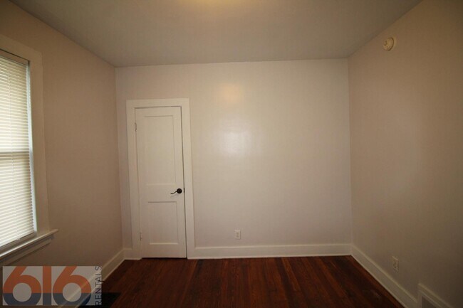 Building Photo - 813 Douglas St NW