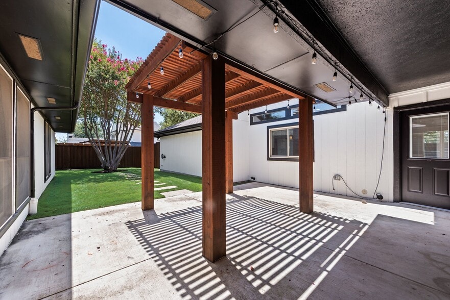 Building Photo - 3532 Parkhaven Dr