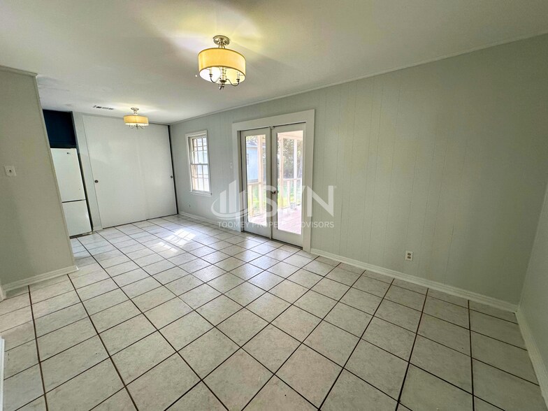 Building Photo - 110 Windsor Dr