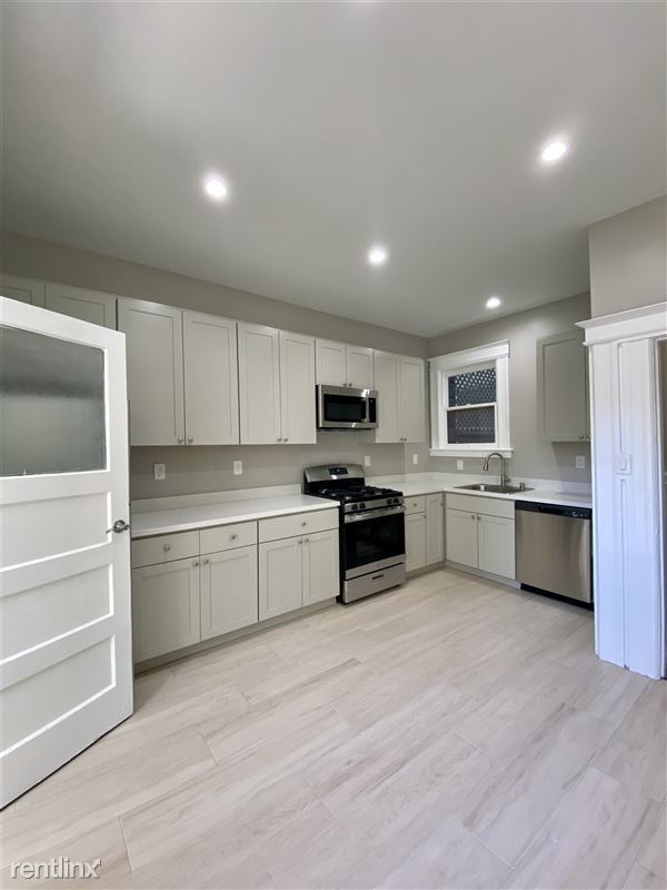 Building Photo - 652 S Van Ness Ave