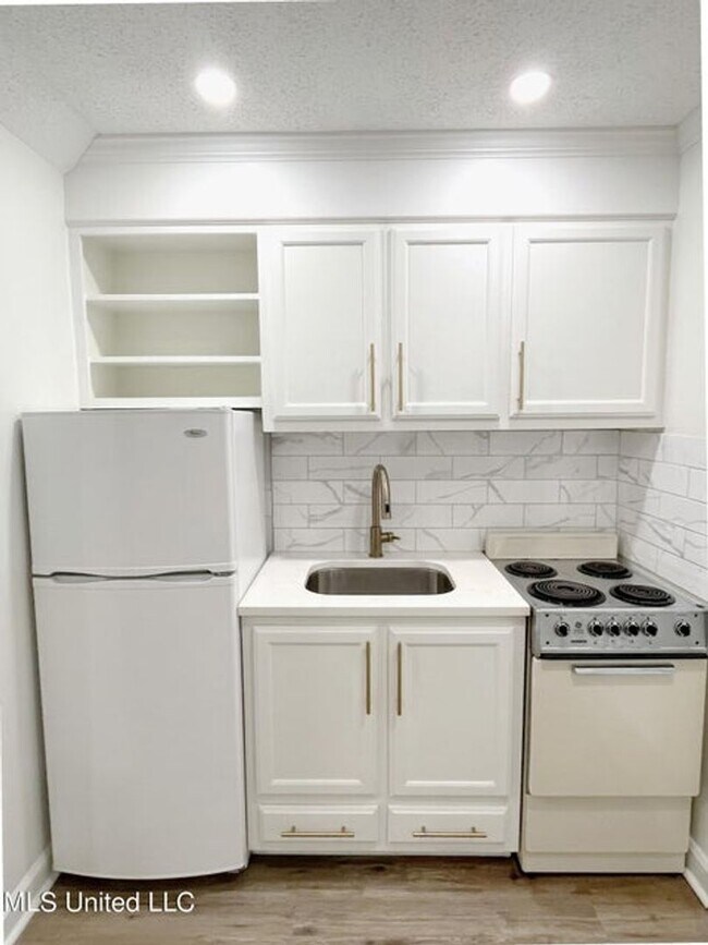 Building Photo - 1308 Roxbury Ct