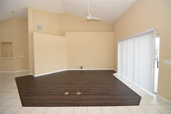 Building Photo - 10 Crampton Ct