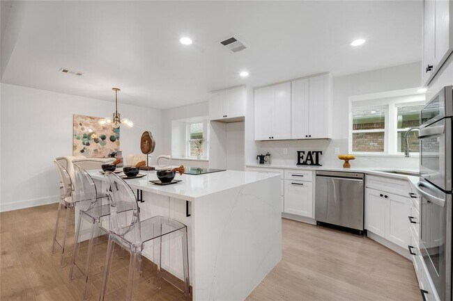 Building Photo - 6226 La Cosa Dr