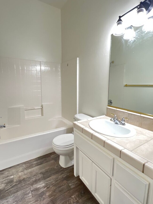 Building Photo - NORTHWEST BAKERSFIELD