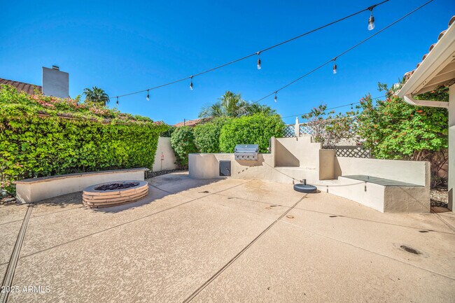 Building Photo - 5639 E Aire Libre Ave