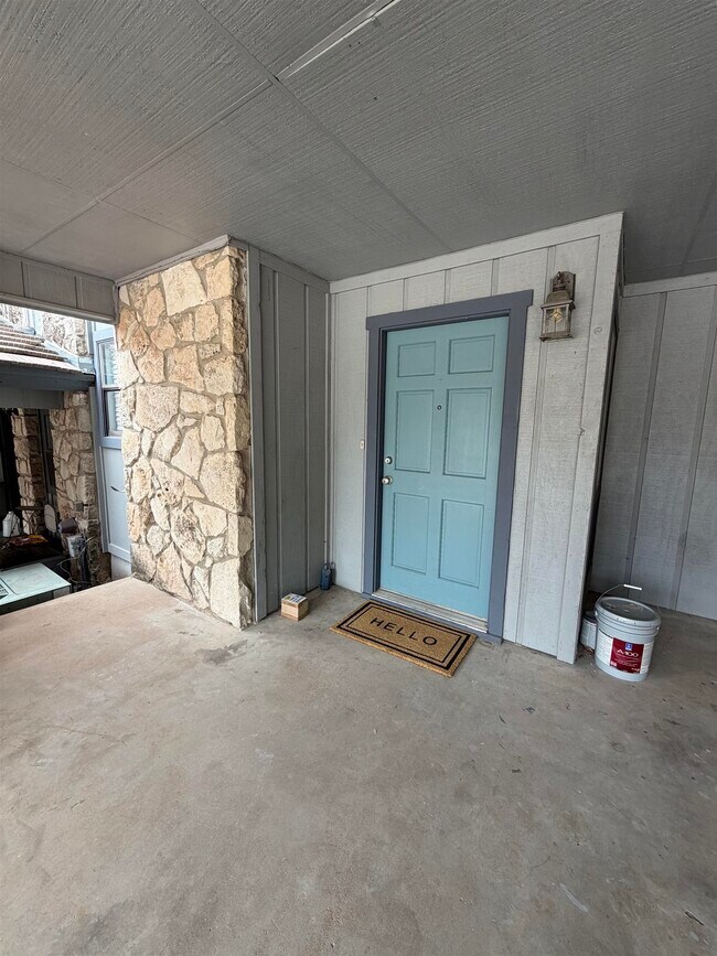 Building Photo - 307 Crestview