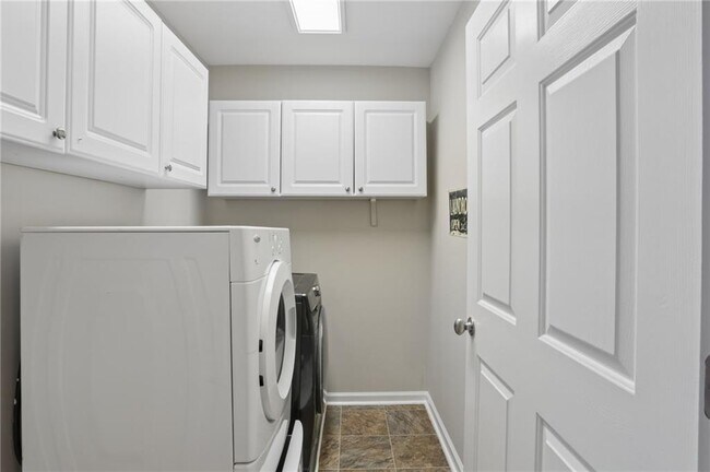 Building Photo - 5038 Wickford Dr