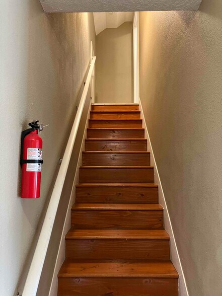 Building Photo - 235 Catron St N