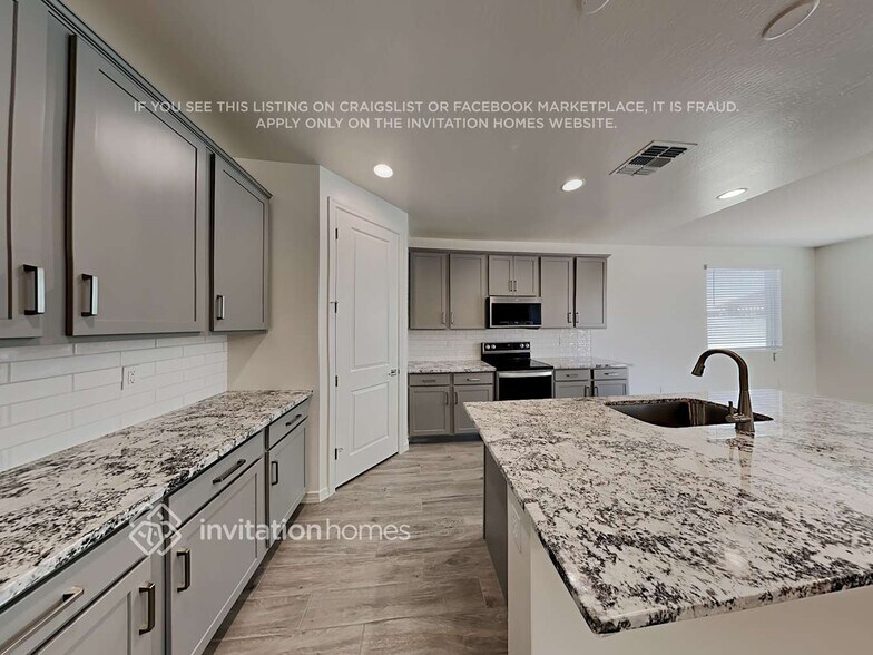 Building Photo - 35823 W Santa Monica Ave