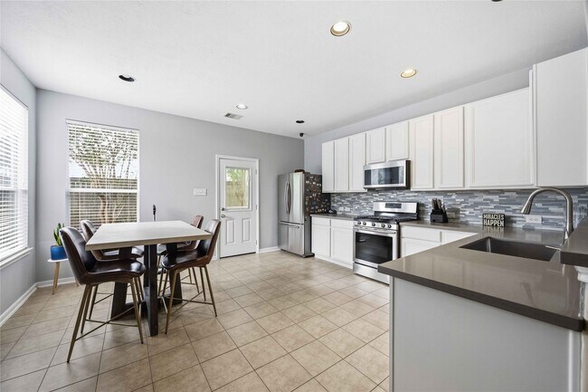 Building Photo - 10634 Kentington Oak Dr