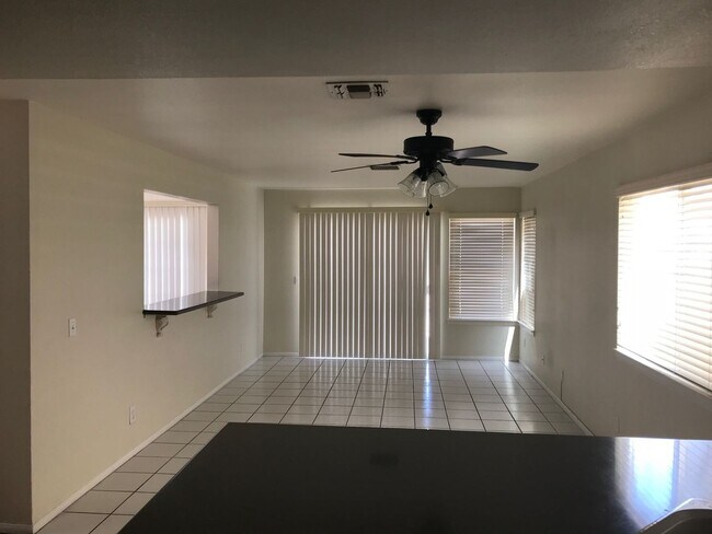 Building Photo - 3 Bedroom in Desert Shores!