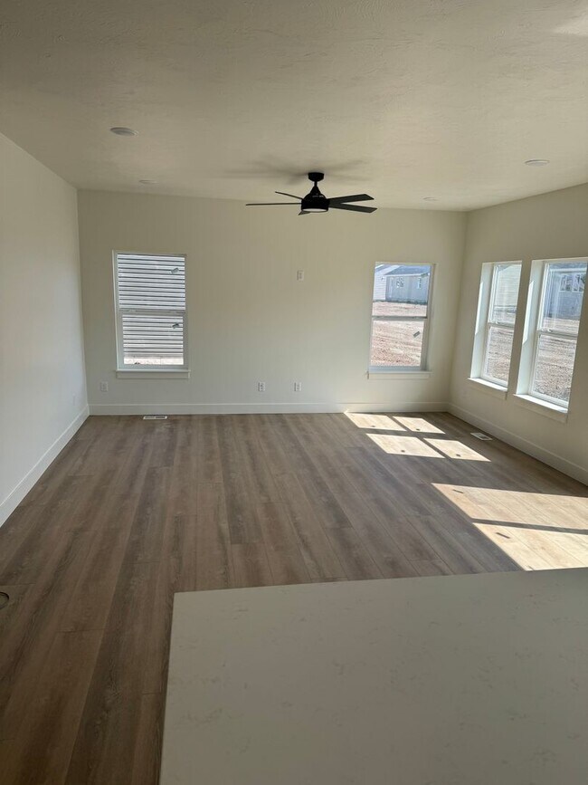 Building Photo - TWIN HOME FOR RENT IN SUGAR CITY - 3 BEDROOMS 2 FULL BATHROOMS