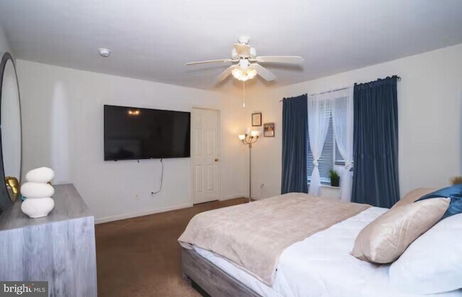 Building Photo - 449 Clearview Dr