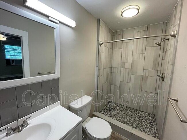 Building Photo - 1028 E 17th Ave