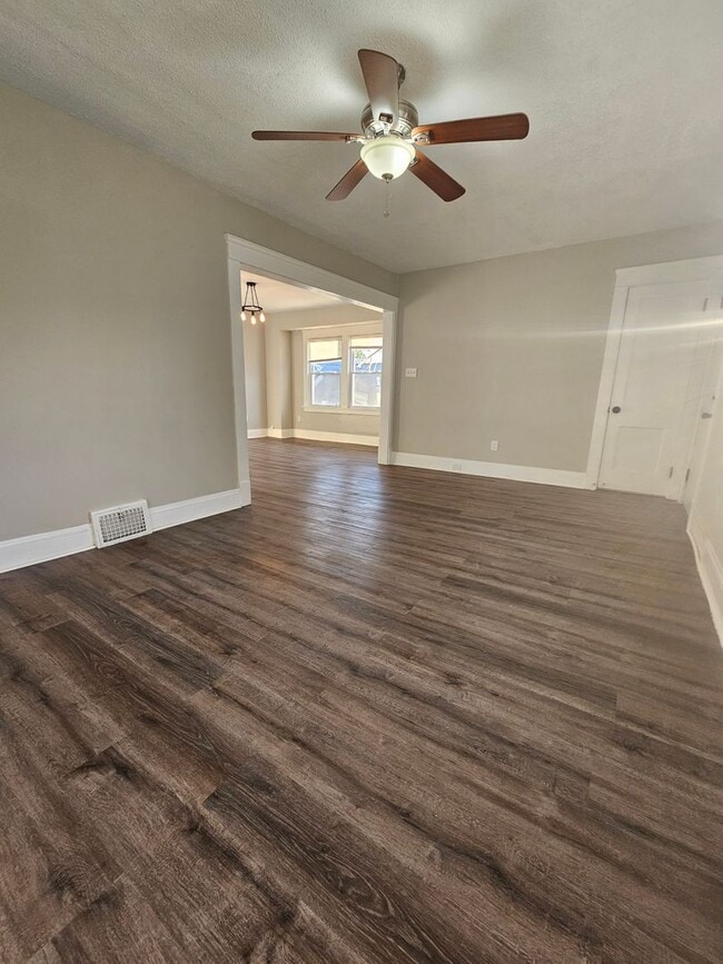 Building Photo - 4908 Eichorn Ave