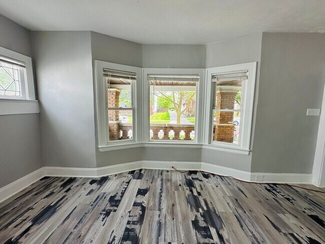 Building Photo - 4014 Cypress Ave