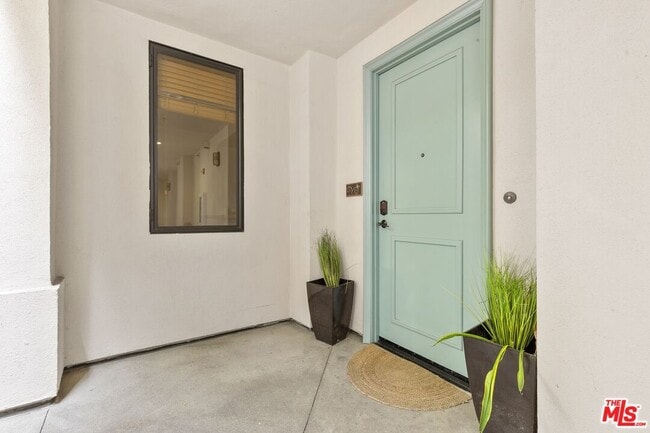 Building Photo - 5625 Crescent Park W