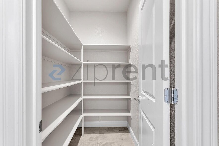 Building Photo - Unit