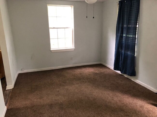 Building Photo - One bedroom - partially furnished