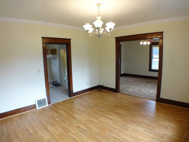 Building Photo - Nice Home in a Good Downtown Location with...