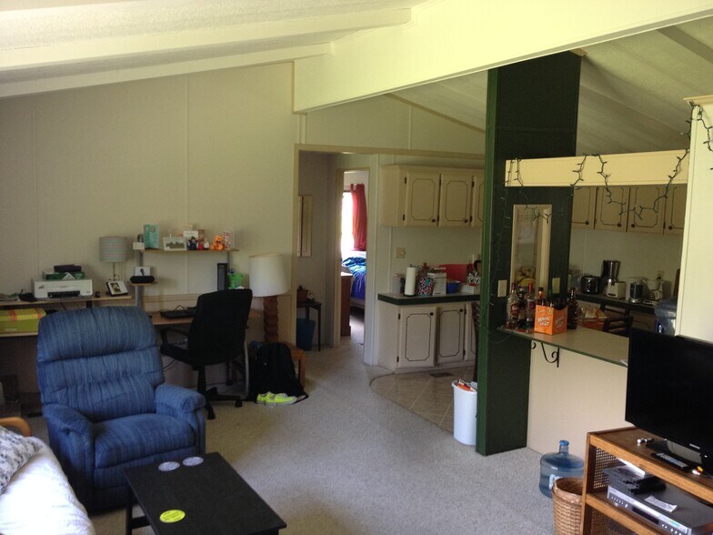 Building Photo - 107 Mary Ln