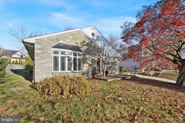 Primary Photo - 7033 Sherwood Rd