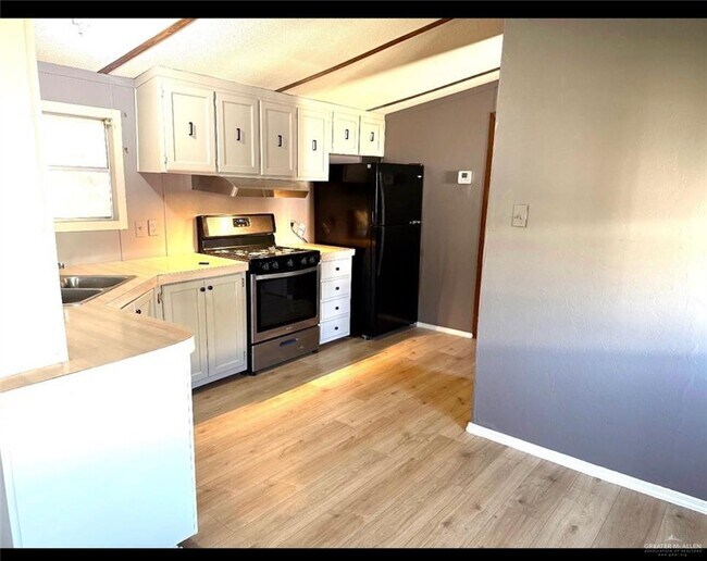 Building Photo - 916 W Violet Dr