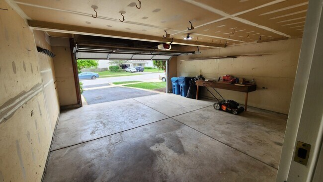 Building Photo - 3467 Charlemaine Dr