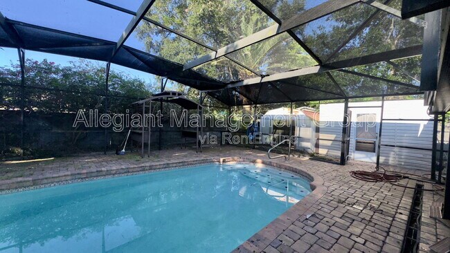 Building Photo - 2410 Sable Dr