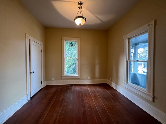 Building Photo - 3 Bedroom Craftsman style home in prime As...