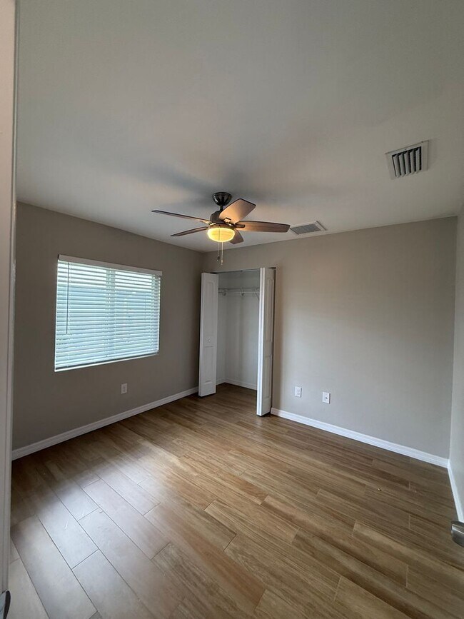 Building Photo - Duplex Unit For Rent In Port Charlotte