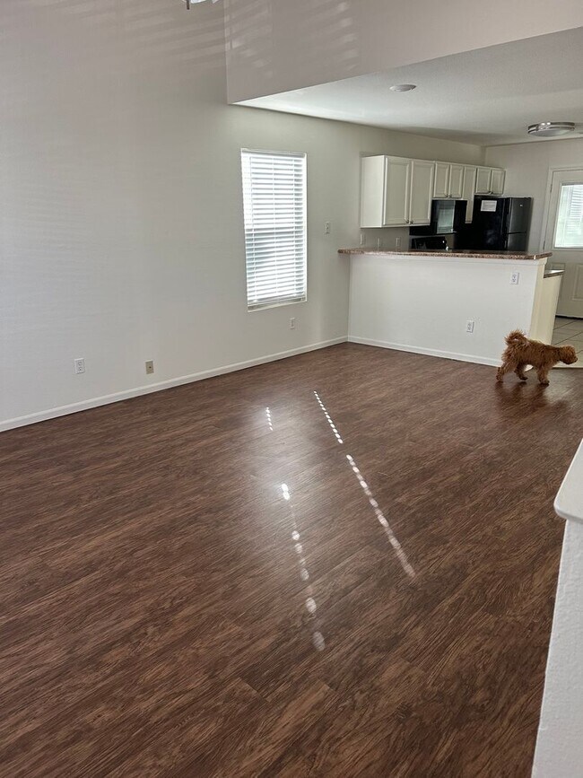 Building Photo - 5 Grn Mdws Rd