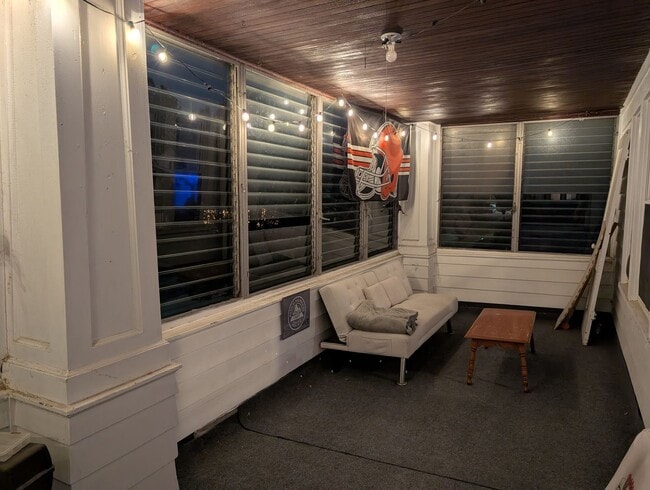 Building Photo - 2184 Wascana Ave