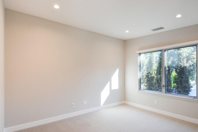 Building Photo - 2088 Channing Ave