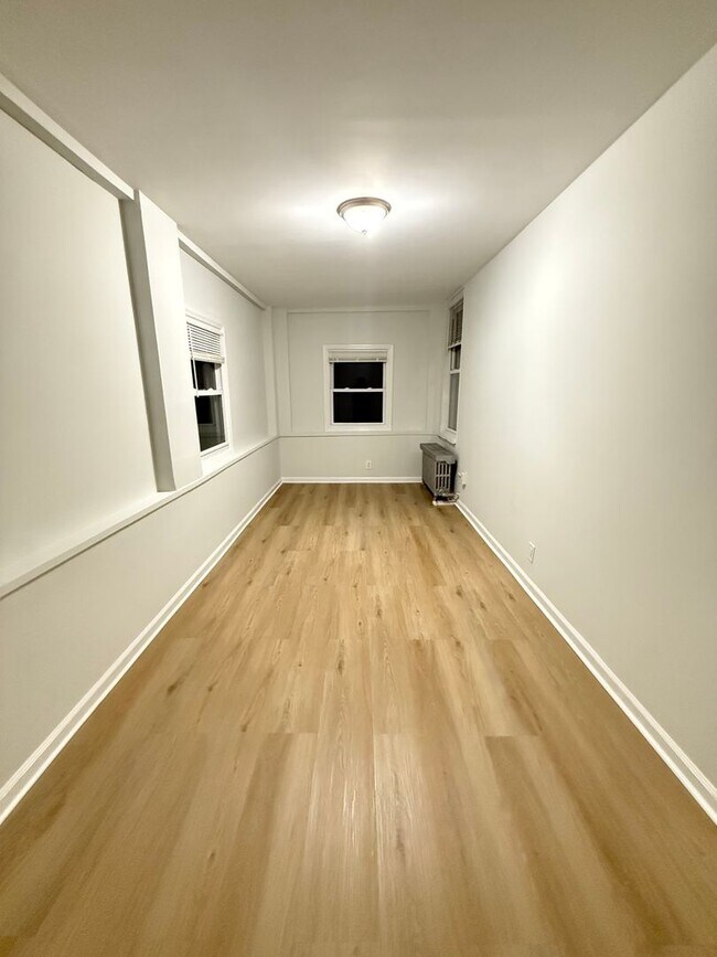 Building Photo - 125 Chester St