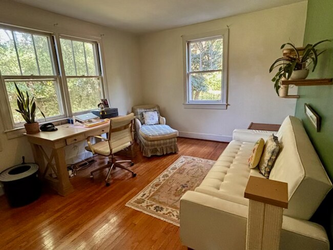 Building Photo - Charming Three Bedroom Two Bath Home on James Island, SC