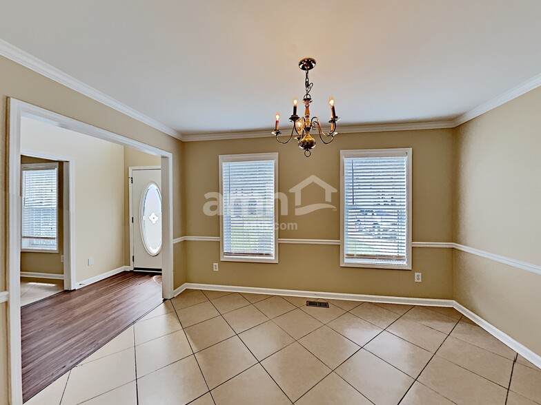 Building Photo - 710 Ridgewood Way