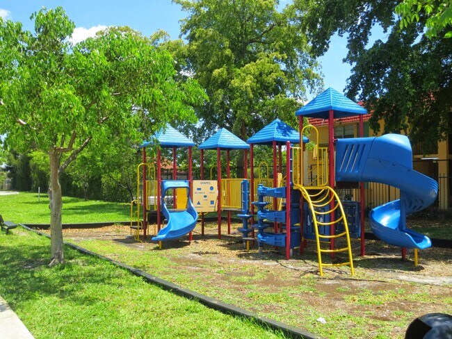 Building Photo - 3532 NW 29th Ct