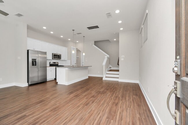 Building Photo - 721 Strawberry Pines Ct