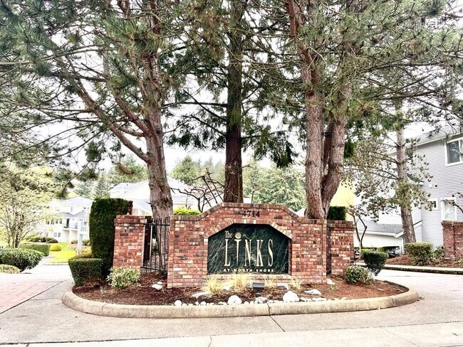 Building Photo - 4714 Fairwood Blvd NE