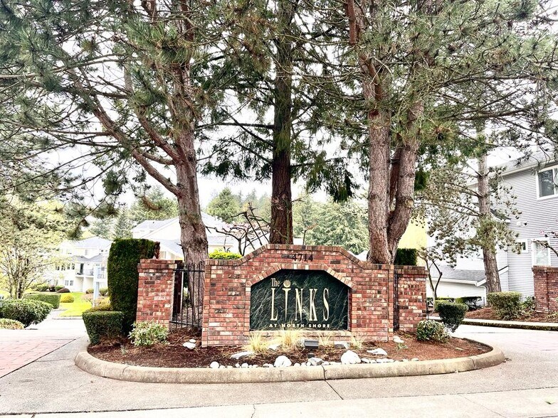Primary Photo - 4714 Fairwood Blvd NE